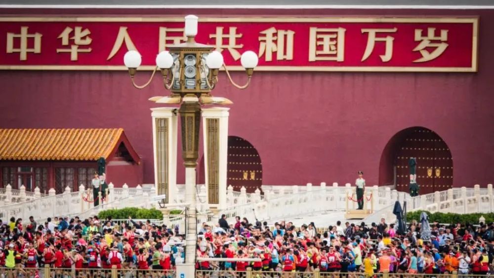 你这是不是信口胡诌啊？蒋明没想到叶辰竟然知道自己的公司，还知道自己的老板名字，心里立刻紧张起来。